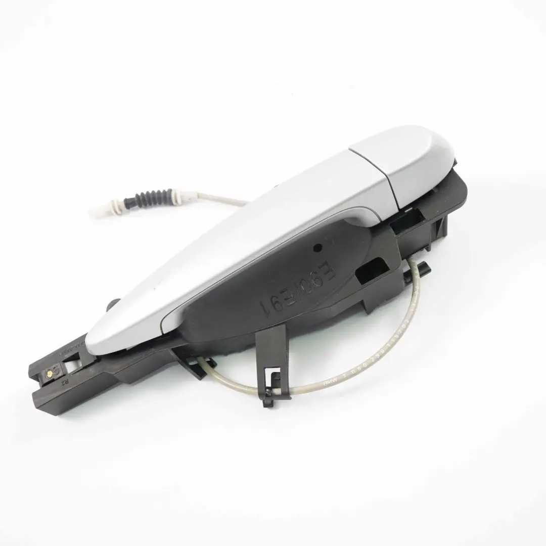Tirador PuertaBMW E90 E91 Agarre Trasero Derecho Titansilber Titanium Silver 354 para con número de pieza 7060299 Tirador PuertaBMW E90 E91 Agarre Trasero Derecho Titansilber Titanium Silver 354 - SKU 7060299-TS3 - Número de pieza 7060299