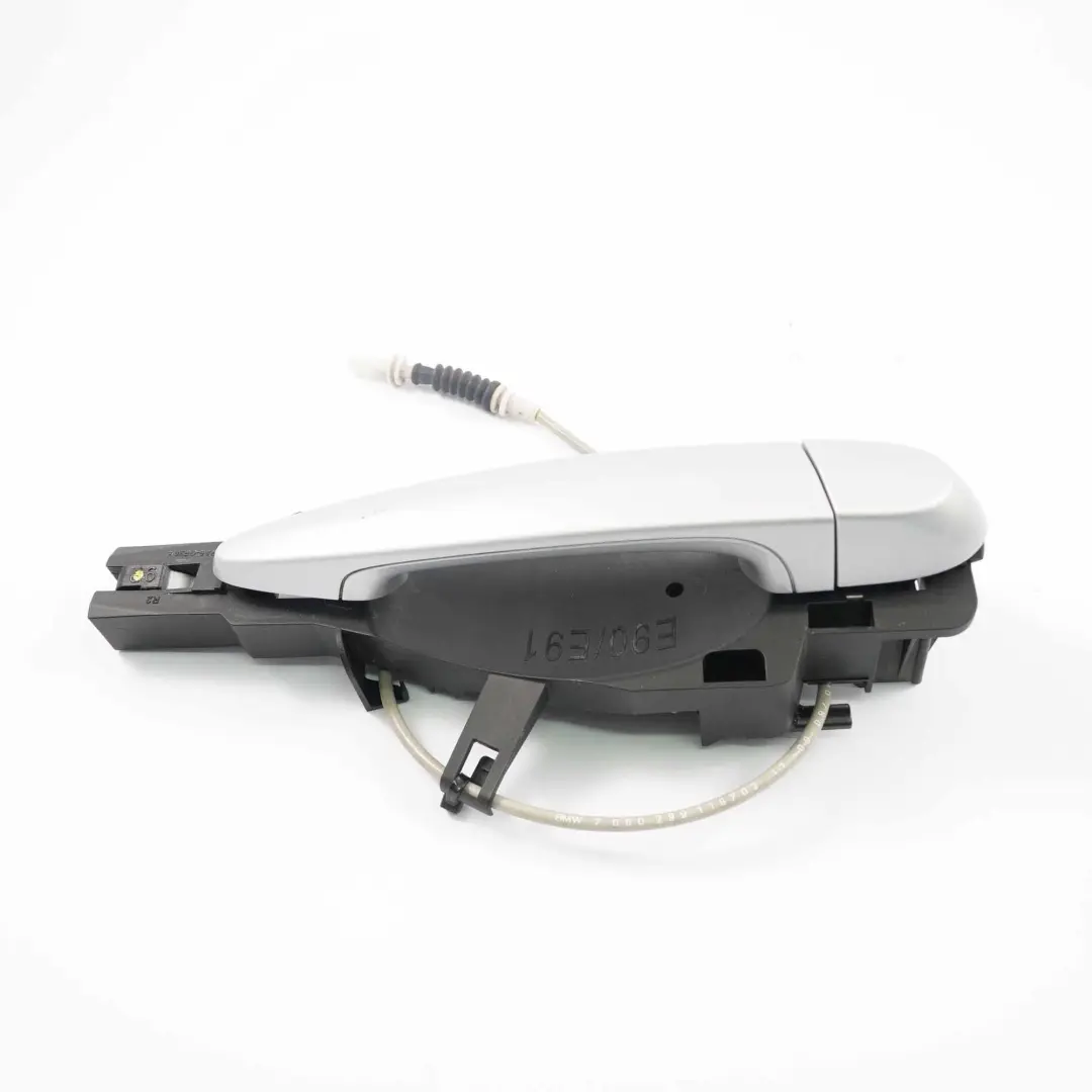 Tirador PuertaBMW E90 E91 Agarre Trasero Derecho Titansilber Titanium Silver 354 para con número de pieza 7060299 Tirador PuertaBMW E90 E91 Agarre Trasero Derecho Titansilber Titanium Silver 354 - SKU 7060299-TS3 - Número de pieza 7060299