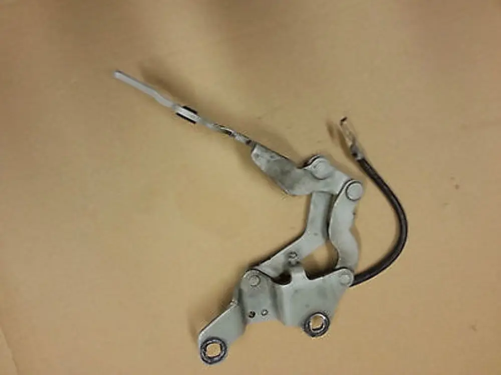 LINKS Scharnier Frontklappe links für BMW 1 er E81 E82 E87 E88 mit Teilenummer 7060559 BMW 1 er E81 E82 E87 E88 LINKS Scharnier Frontklappe links - SKU 7060559 - Teilenummer 7060559