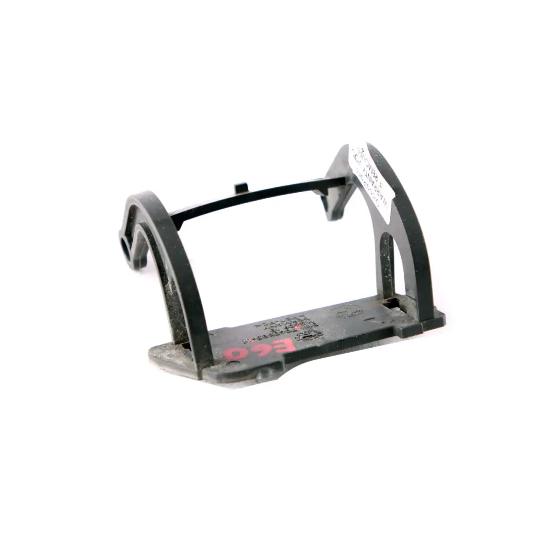 BMW E60 E61 LCI Palanca Boquilla Parachoques Delantero Soporte Izquierdo - SKU 7060585 - Número de pieza 7300385