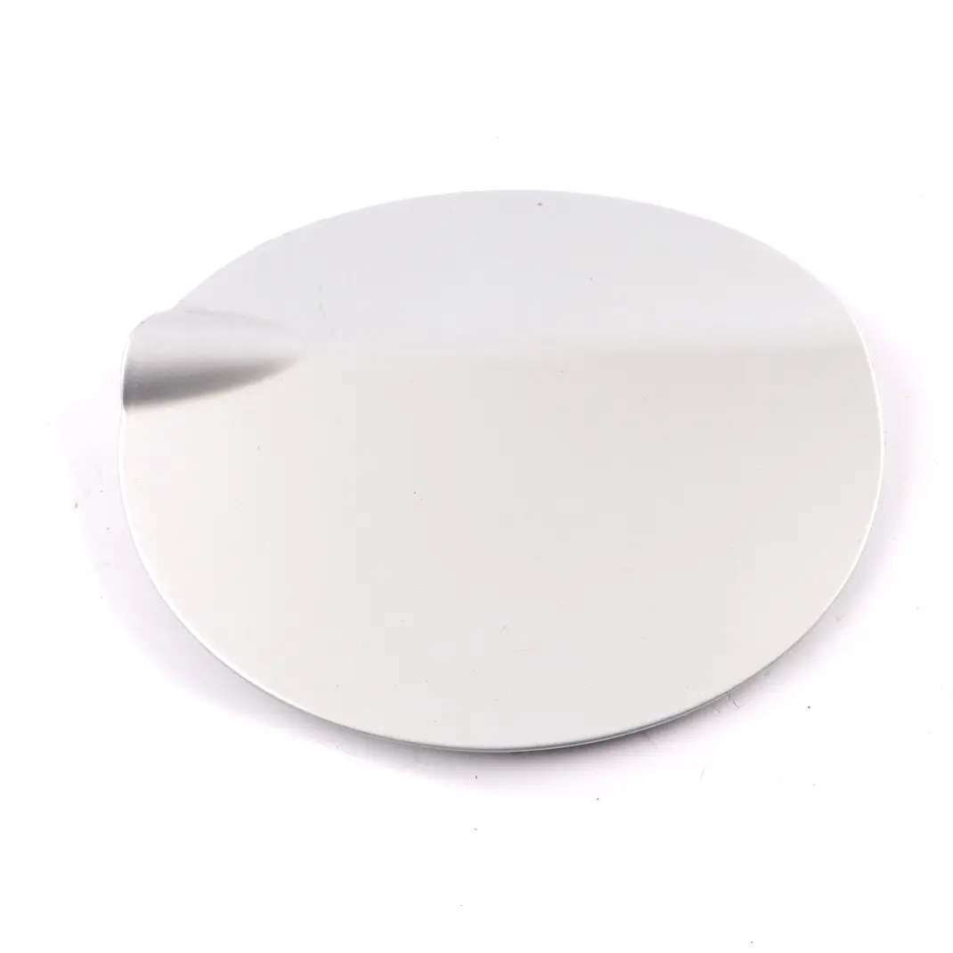 Llenado De combustible Flap Tapa Plata Titan Silber para BMW E87 con número de pieza 7060691 BMW E87 Llenado De combustible Flap Tapa Plata Titan Silber - SKU 7060691-TS1 - Número de pieza 7060691