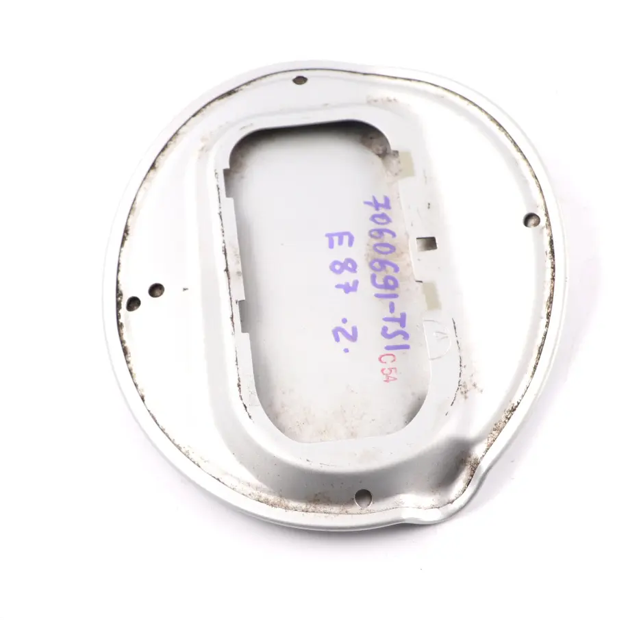 Volet de fermeture remplissage de carburant Titan Argent pour BMW 1 Serie E87 E87N à propos du numéro de pièce 7060691 BMW 1 Serie E87 E87N Volet de fermeture remplissage de carburant Titan Argent - SKU 7060691-TS1 - Numéro de pièce 7060691