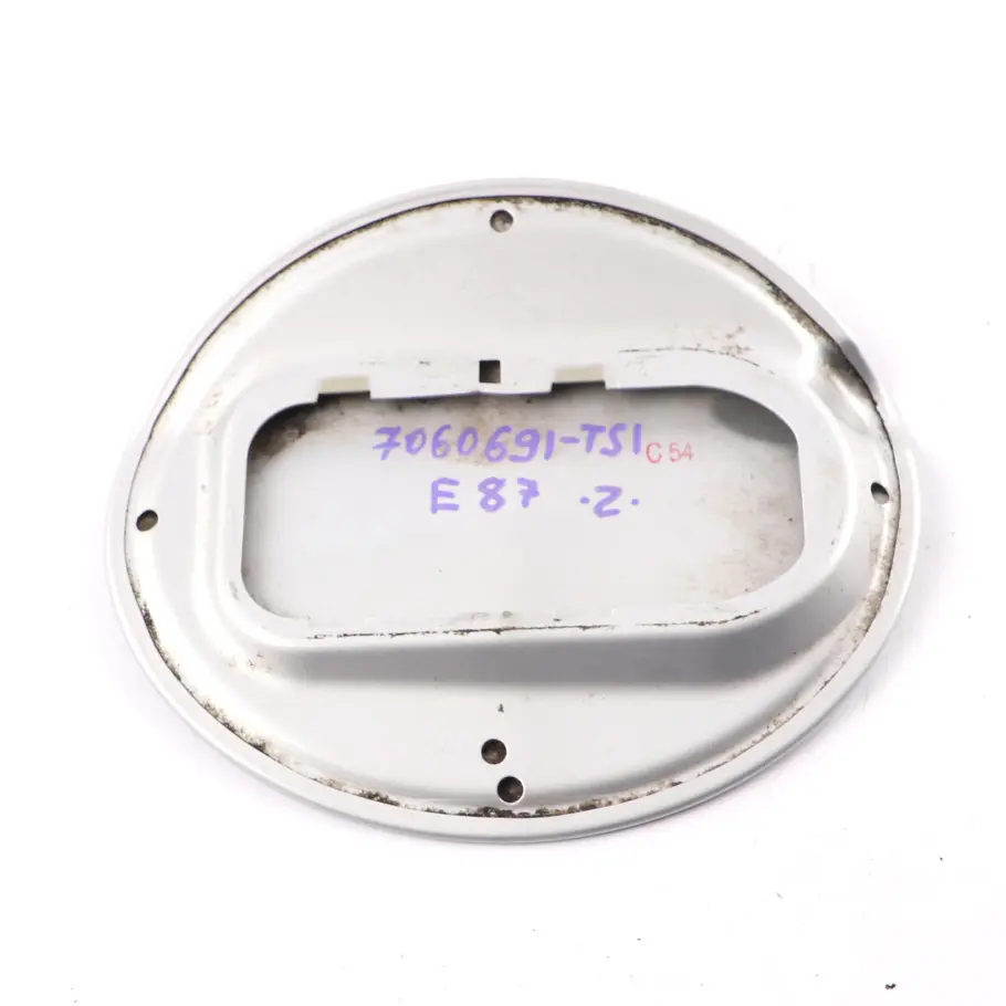 Volet de fermeture remplissage de carburant Titan Argent pour BMW 1 Serie E87 E87N à propos du numéro de pièce 7060691 BMW 1 Serie E87 E87N Volet de fermeture remplissage de carburant Titan Argent - SKU 7060691-TS1 - Numéro de pièce 7060691