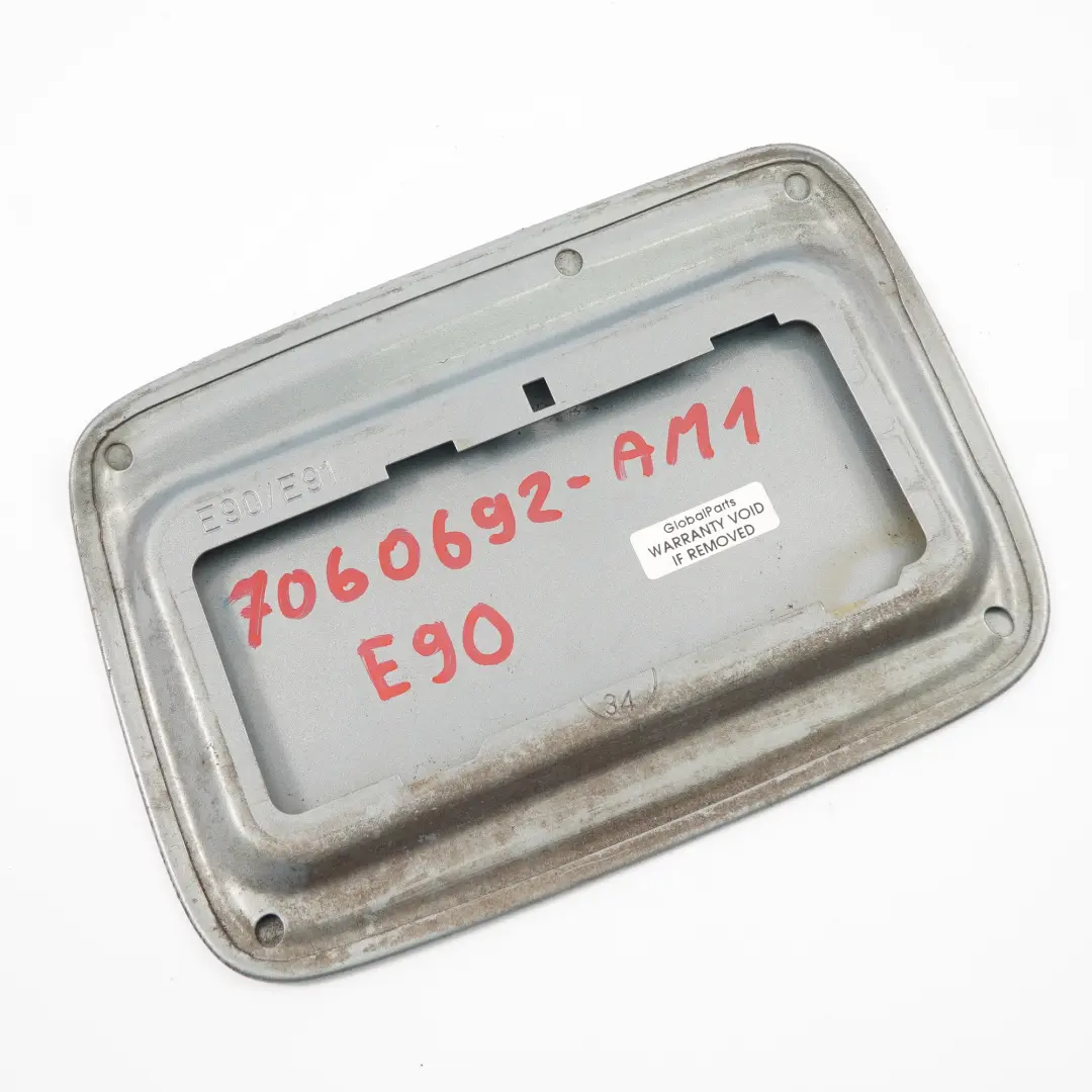 Klapka Wlewu Paliwa Arktis Metallic do BMW E90 E91 o numerze 7060692 BMW E90 E91 Klapka Wlewu Paliwa Arktis Metallic - SKU 7060692-AM1 - Numer Części 7060692