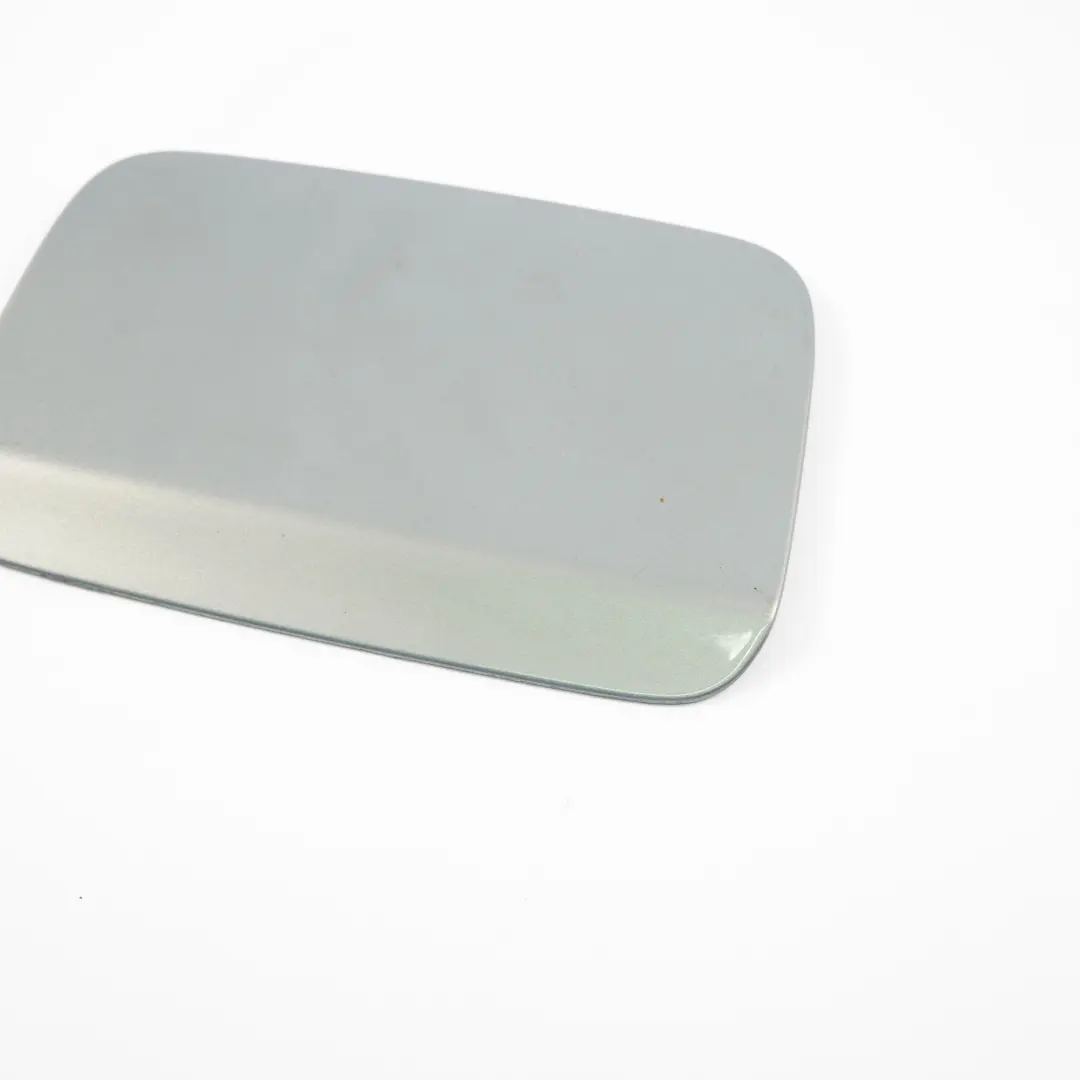 Klapka Wlewu Paliwa Arktis Metallic do BMW E90 E91 o numerze 7060692 BMW E90 E91 Klapka Wlewu Paliwa Arktis Metallic - SKU 7060692-AM1 - Numer Części 7060692
