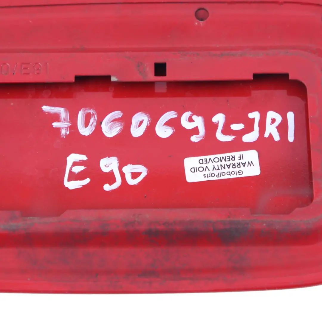 Coperchio carburante Riempimento tappo posteriore Japanrot Rosso per BMW E90 E91 LCI con numero di parte 7060692 BMW E90 E91 LCI Coperchio carburante Riempimento tappo posteriore Japanrot Rosso - SKU 7060692-JR1 - Numero di parte 7060692