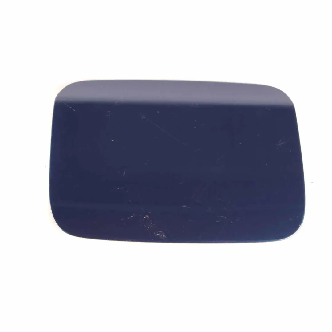 Tappo coperchio sportello carburante Le Mans Blau Blue Metallic per BMW E90 E91 con numero di parte 7060692 BMW E90 E91 Tappo coperchio sportello carburante Le Mans Blau Blue Metallic - SKU 7060692-LMB1 - Numero di parte 7060692