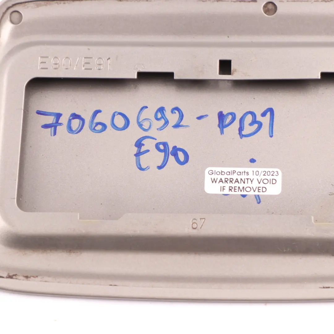 Couvercle bouchon réservoir carburant à clapet Bronze platiné - A53 pour BMW E90 E91 à propos du numéro de pièce 7060692 BMW E90 E91 Couvercle bouchon réservoir carburant à clapet Bronze platiné - A53 - SKU 7060692-PB1 - Numéro de pièce 7060692