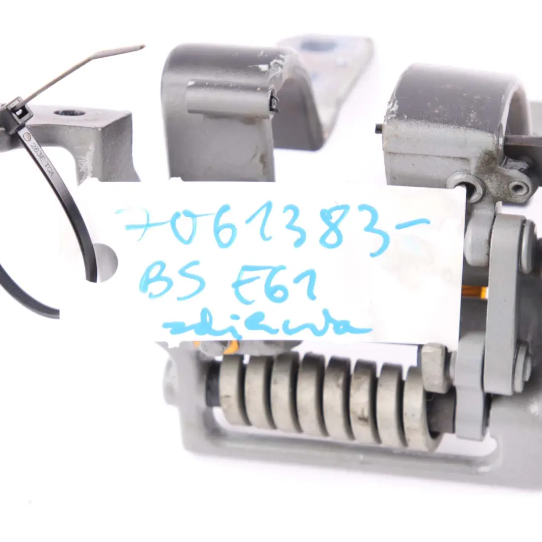 Kofferraumdeckel Heckklappe Linkes Scharnier für BMW 5 E61 Touring mit Teilenummer 7061383 BMW 5 E61 Touring Kofferraumdeckel Heckklappe Linkes Scharnier - SKU 7061383-BS - Teilenummer 7061383