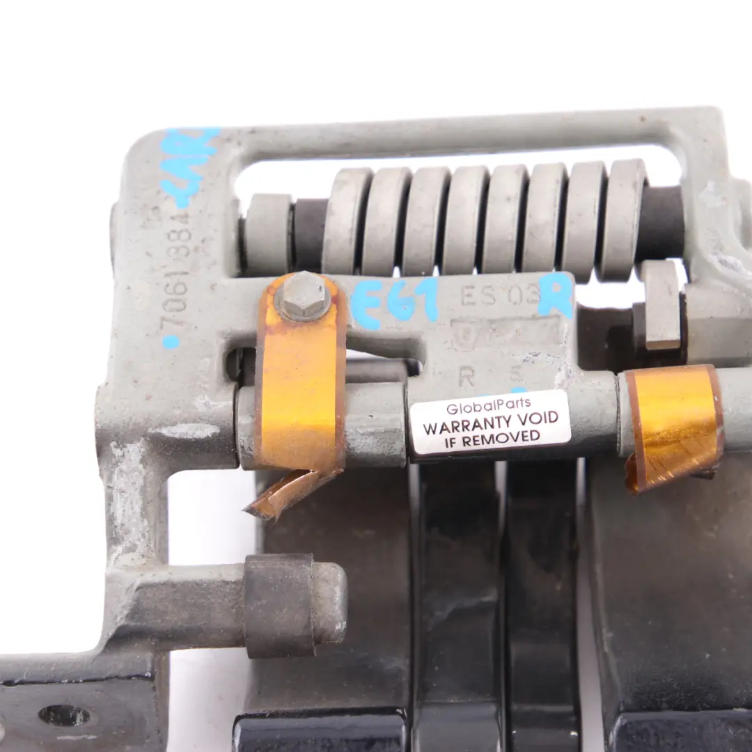 Tapa maletero Portón trasero Bisagra derecha Carbonschwarz Negro para BMW E61 Touring con número de pieza 7061384 BMW E61 Touring Tapa maletero Portón trasero Bisagra derecha Carbonschwarz Negro - SKU 7061384-CAR - Número de pieza 7061384