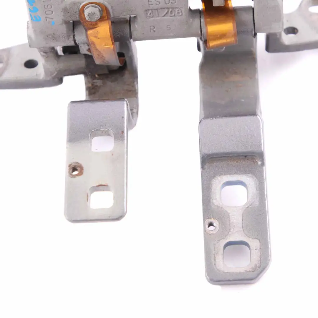 Trunk Hinge BMW E61 Touring Boot Lid Tailgate Right O/S Spacegrau Grey - A52 to with Part number 7061384 Trunk Hinge BMW E61 Touring Boot Lid Tailgate Right O/S Spacegrau Grey - A52 - SKU 7061384-SCG - Part number 7061384