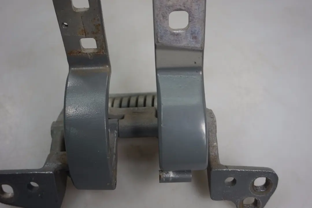 BMW 5 Reihe E61 Touring Scharnier Heckklappe Hinten Rechts Spacegrau - SKU 7061384-SG - Teilenummer 7061384