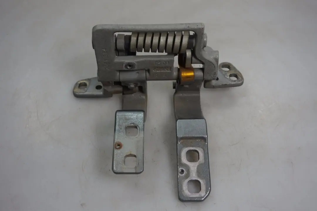 Boot Trunk Lid Tailgate Right Hinge O/S Spacegrau to BMW 5 Series E61 Touring with Part number 7061384 BMW 5 Series E61 Touring Boot Trunk Lid Tailgate Right Hinge O/S Spacegrau - SKU 7061384-SG - Part number 7061384