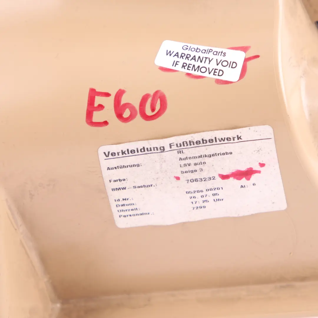 Reihe E60 E61 LCI Verkleidung Fusshebelwerk BEIGE 5145 für BMW 5 mit Teilenummer 7063232 BMW 5 Reihe E60 E61 LCI Verkleidung Fusshebelwerk BEIGE 5145 - SKU 7063232 - Teilenummer 7063232