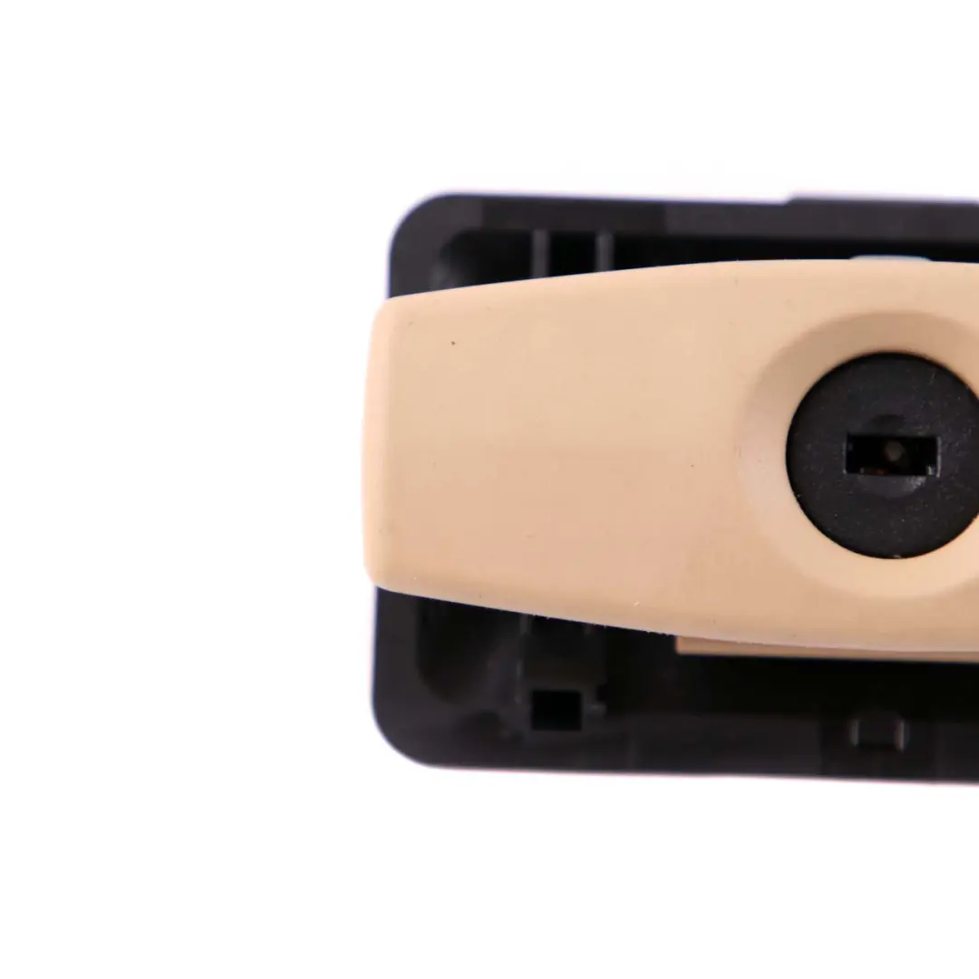Cruscotto Cassetta Portaoggetti Maniglia Bloccaggio Maniglia Beige per BMW E60 E61 con numero di parte 7063510 BMW E60 E61 Cruscotto Cassetta Portaoggetti Maniglia Bloccaggio Maniglia Beige - SKU 7063510 - Numero di parte 7063510