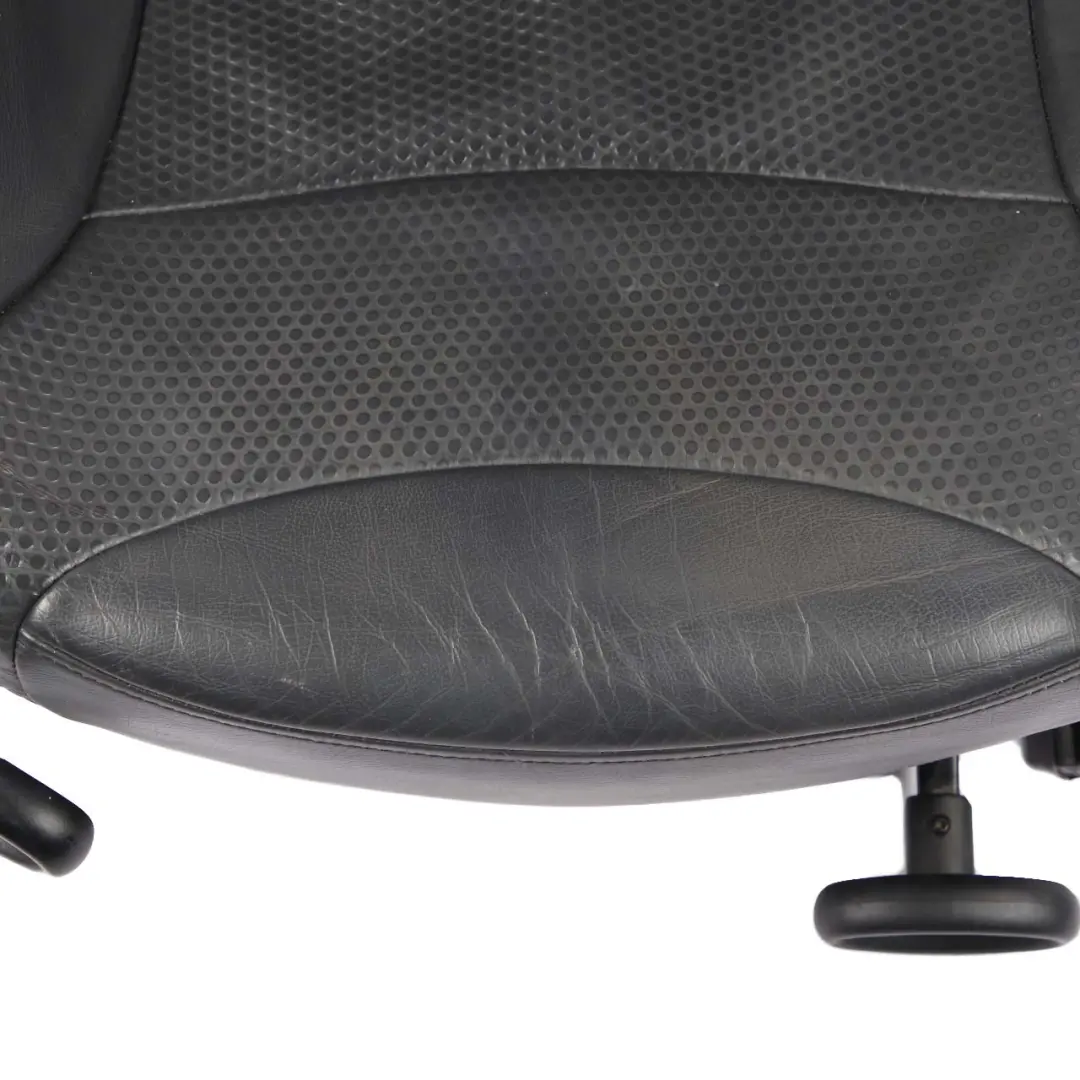 Fotel Prawy Przód Skóra Sport do Mini Cooper One R50 o numerze 7063704 Mini Cooper One R50 Fotel Prawy Przód Skóra Sport - SKU 7063704 - Numer Części 7063704