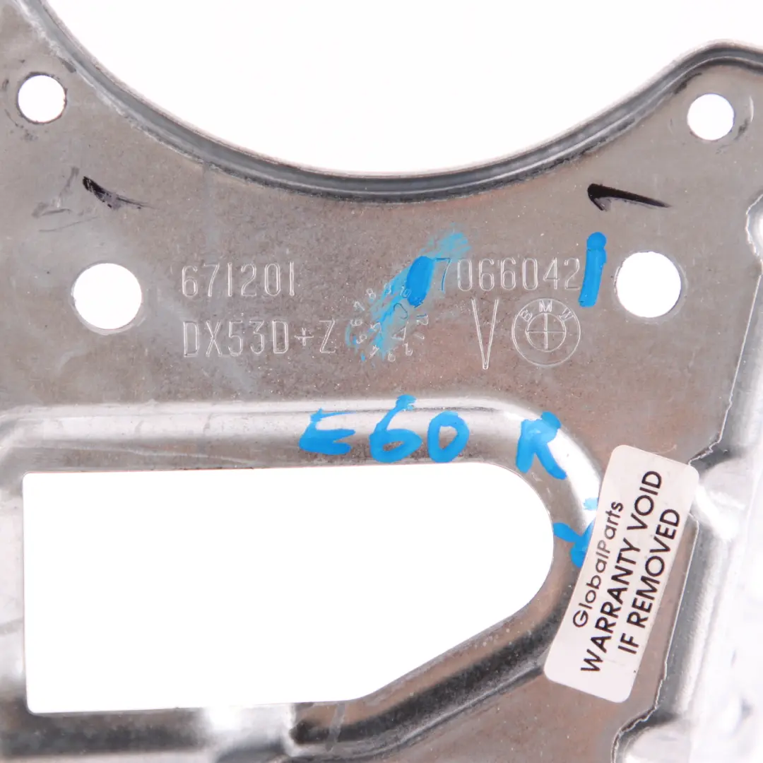 Uchwyt Boczku Drzwi Przód Prawy do BMW E60 E61 o numerze 7066042 BMW E60 E61 Uchwyt Boczku Drzwi Przód Prawy - SKU 7066042 - Numer Części 7066042