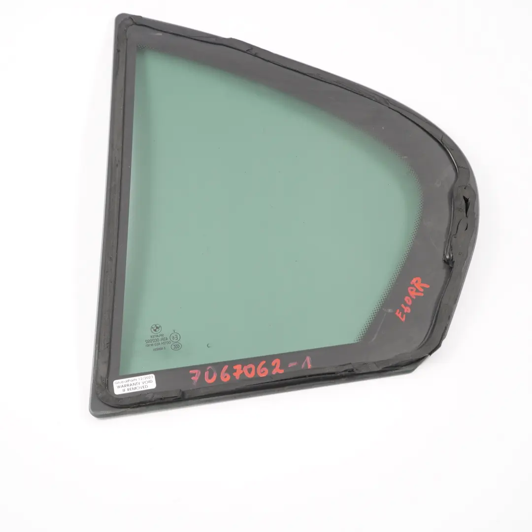 Lateral Ventana Fija Vidrio Tintado Verde Puerta Trasera Derecha O/S AS3 para BMW E60 con número de pieza 7067062 BMW E60 Lateral Ventana Fija Vidrio Tintado Verde Puerta Trasera Derecha O/S AS3 - SKU 7067062-1 - Número de pieza 7067062