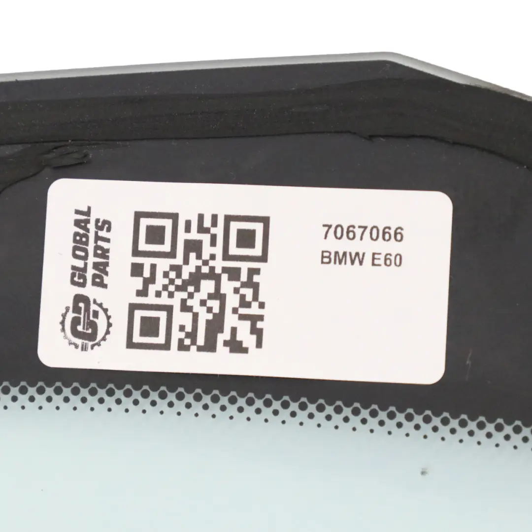 Finestrino Laterale Porta Posteriore Destra Vetro Verde AS2 per BMW E60 con numero di parte 7067066 BMW E60 Finestrino Laterale Porta Posteriore Destra Vetro Verde AS2 - SKU 7067066 - Numero di parte 7067066