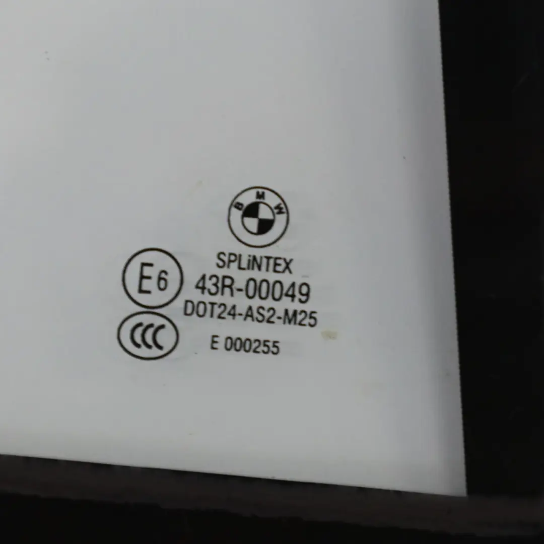 Finestrino Laterale Porta Posteriore Destra Vetro Verde AS2 per BMW E60 con numero di parte 7067066 BMW E60 Finestrino Laterale Porta Posteriore Destra Vetro Verde AS2 - SKU 7067066 - Numero di parte 7067066