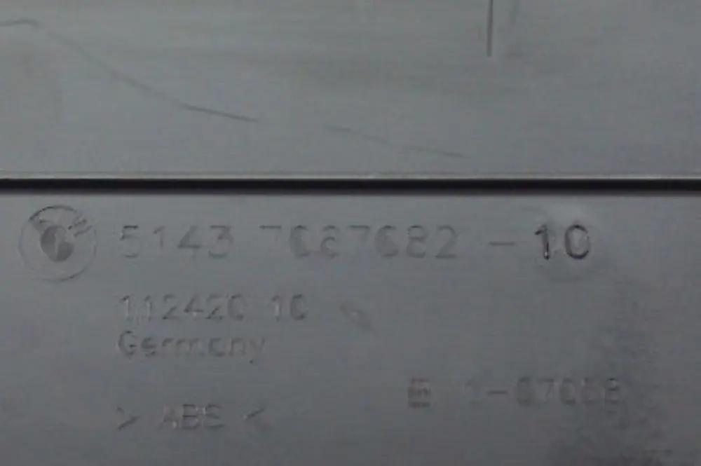 Lateral Trim Panel Front Right Black O/S to BMW 3 Series E90 E90N E91 E92 E93 LCI with Part number 7067082 BMW 3 Series E90 E90N E91 E92 E93 LCI Lateral Trim Panel Front Right Black O/S - SKU rhd-7067082-2 - Part number 7067082