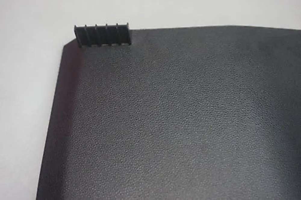 Lateral Trim Panel Front Right Black O/S to BMW 3 Series E90 E90N E91 E92 E93 LCI with Part number 7067082 BMW 3 Series E90 E90N E91 E92 E93 LCI Lateral Trim Panel Front Right Black O/S - SKU rhd-7067082-2 - Part number 7067082