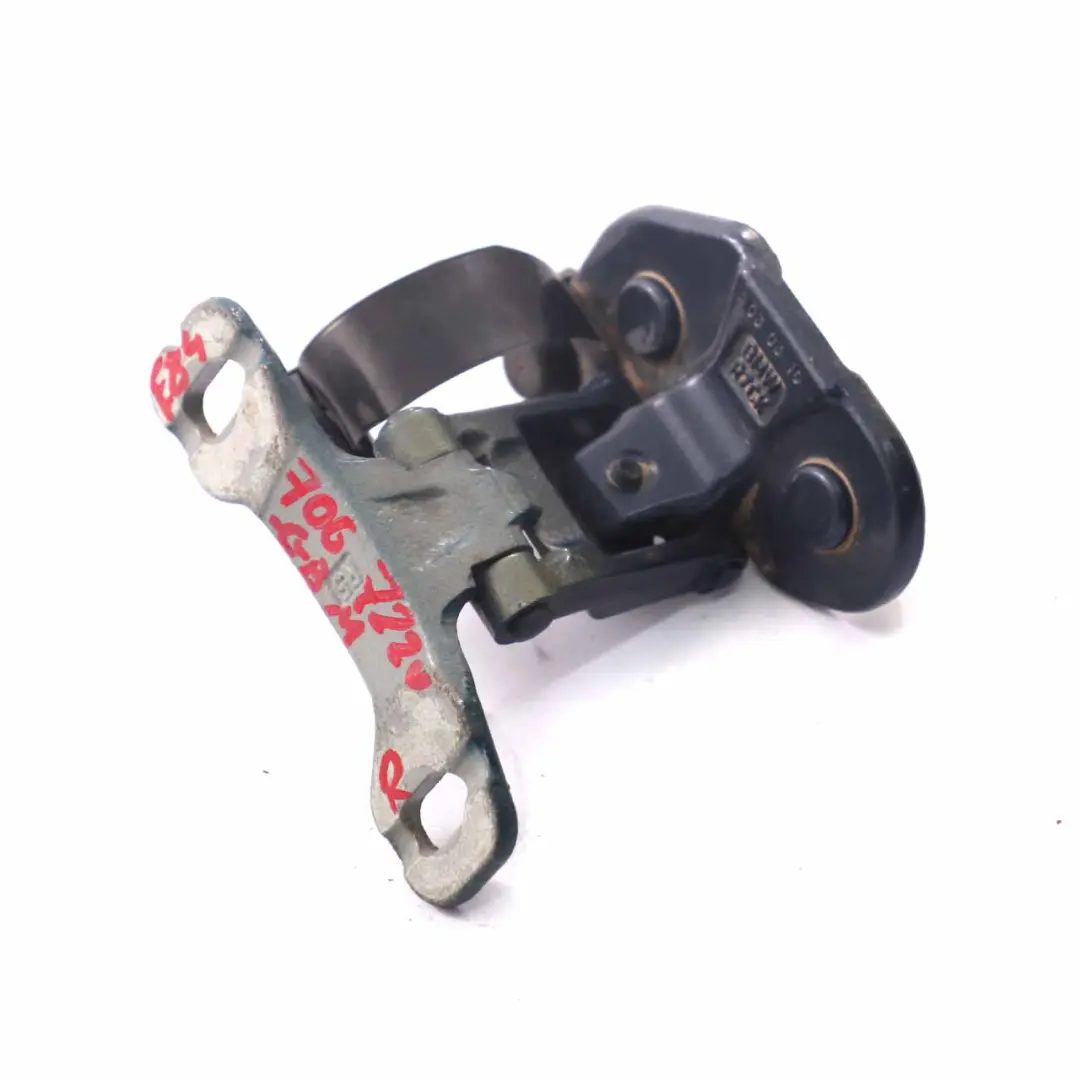 Zawias Tylnej Klapy Prawy B07 do BMW E87 X1 E84 o numerze 7067220 BMW E87 X1 E84 Zawias Tylnej Klapy Prawy B07 - SKU 7067220-GBM - Numer Części 7067220