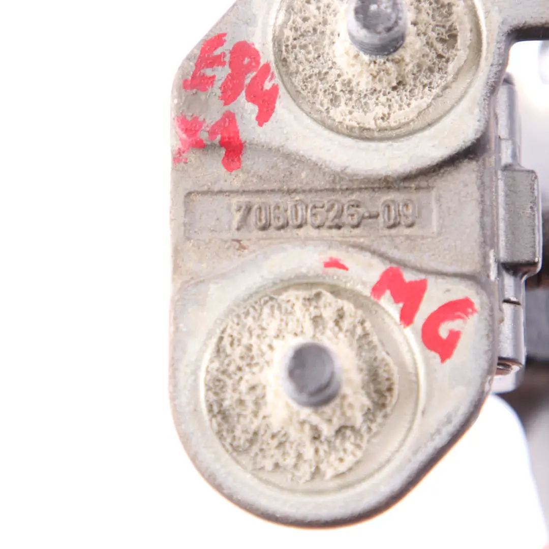 Charnière de Coffre Hayon Arrière Droit Gris Minéral 7060626 pour BMW E81 E87 E84 à propos du numéro de pièce 7067220 BMW E81 E87 E84 Charnière de Coffre Hayon Arrière Droit Gris Minéral 7060626 - SKU 7067220-MG - Numéro de pièce 7067220