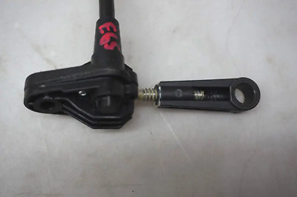 Front Seat Flexible Shaft And Transmission Bracket Set to BMW 5 7 Series E60 E65 with Part number 7068055 BMW 5 7 Series E60 E65 Front Seat Flexible Shaft And Transmission Bracket Set - SKU 7068055 - Part number 7068055