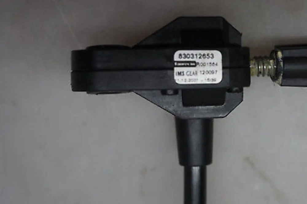 Front Seat Flexible Shaft And Transmission Bracket Set to BMW 5 7 Series E60 E65 with Part number 7068055 BMW 5 7 Series E60 E65 Front Seat Flexible Shaft And Transmission Bracket Set - SKU 7068055 - Part number 7068055