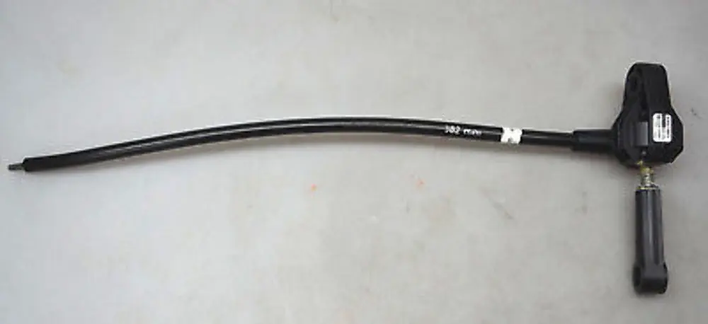 Front Seat Flexible Shaft And Transmission Bracket Set to BMW 5 7 Series E60 E65 with Part number 7068055 BMW 5 7 Series E60 E65 Front Seat Flexible Shaft And Transmission Bracket Set - SKU 7068055 - Part number 7068055