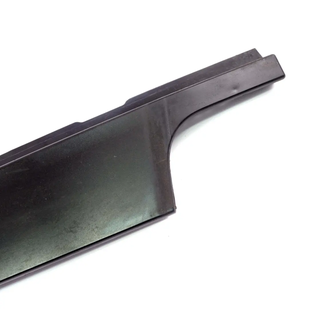 Osłona Ramy Słupka Drzwi Prawy Przód do BMW E87 o numerze 7068100 BMW E87 Osłona Ramy Słupka Drzwi Prawy Przód - SKU 7068100 - Numer Części 7068100