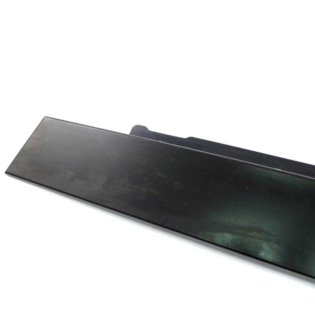 BMW E87 Molduro De Ventana Monatne B Puerta Delantera Derecha - SKU 7068100 - Número de pieza 7068100