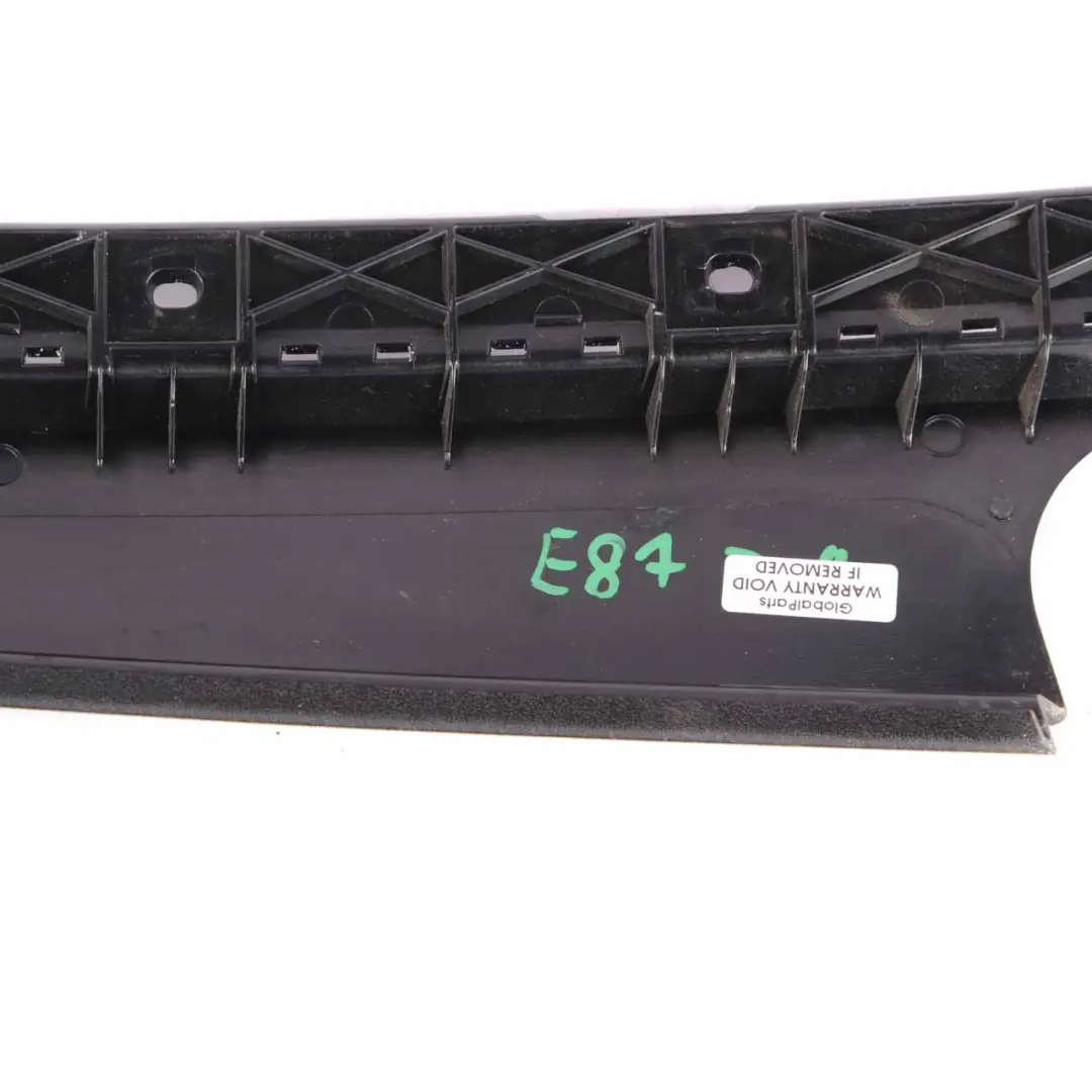 BMW E87 Tapa Columna Pilar Puerta Trasera Derecha O/S Negro Perfil - SKU 7068102-1 - Número de pieza 7068102