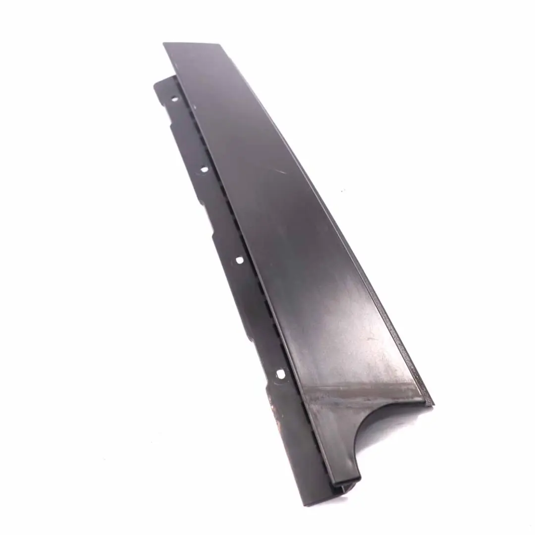 Couverture Montant B Porte Panneau Arriere Droite Noir pour BMW E87 à propos du numéro de pièce 7068102 BMW E87 Couverture Montant B Porte Panneau Arriere Droite Noir - SKU 7068102-2 - Numéro de pièce 7068102