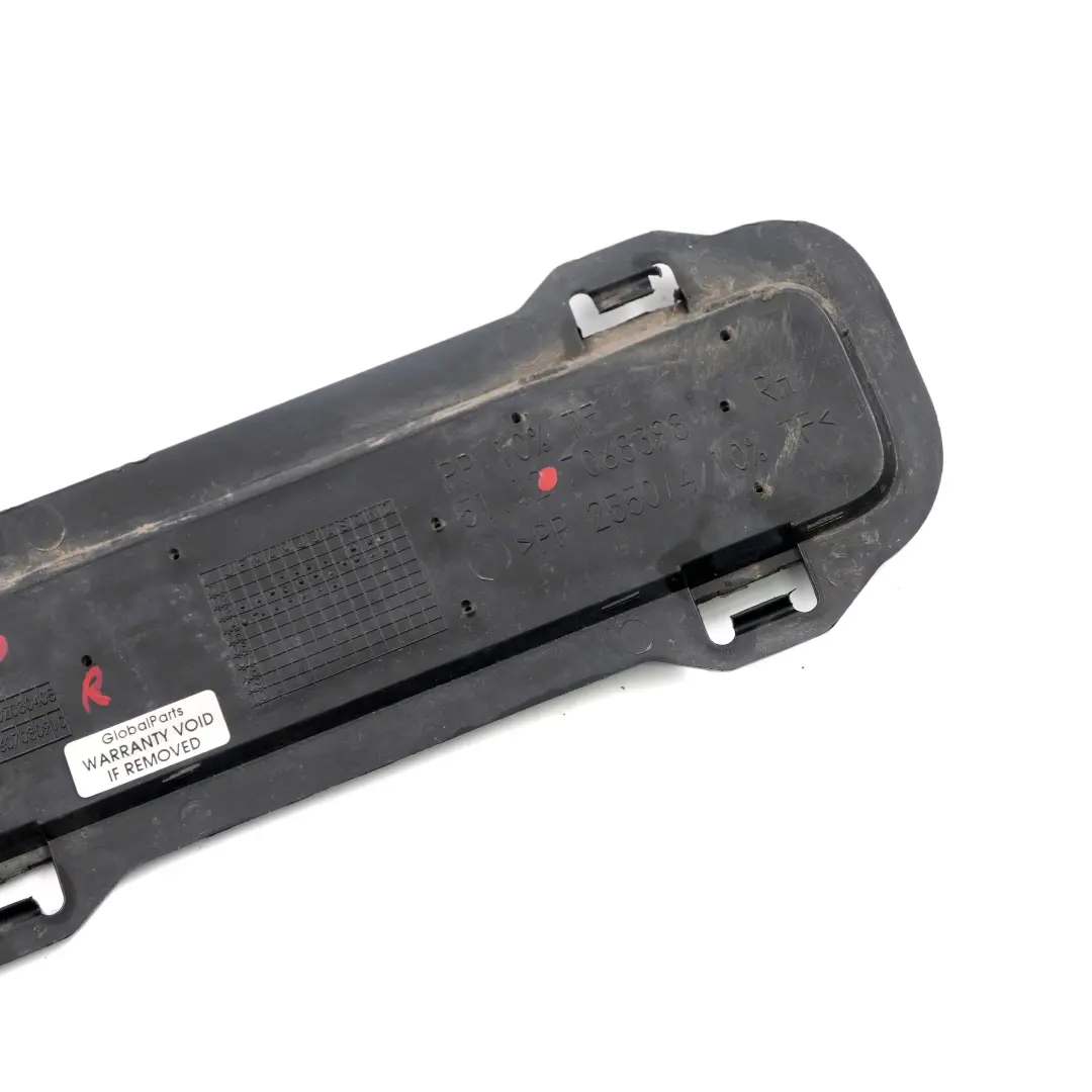 Parachoques trasero derecho Cubierta panel ajuste Rejilla para Mini R52 R53 con número de pieza 7068398 Mini R52 R53 Parachoques trasero derecho Cubierta panel ajuste Rejilla - SKU 7068398 - Número de pieza 7068398