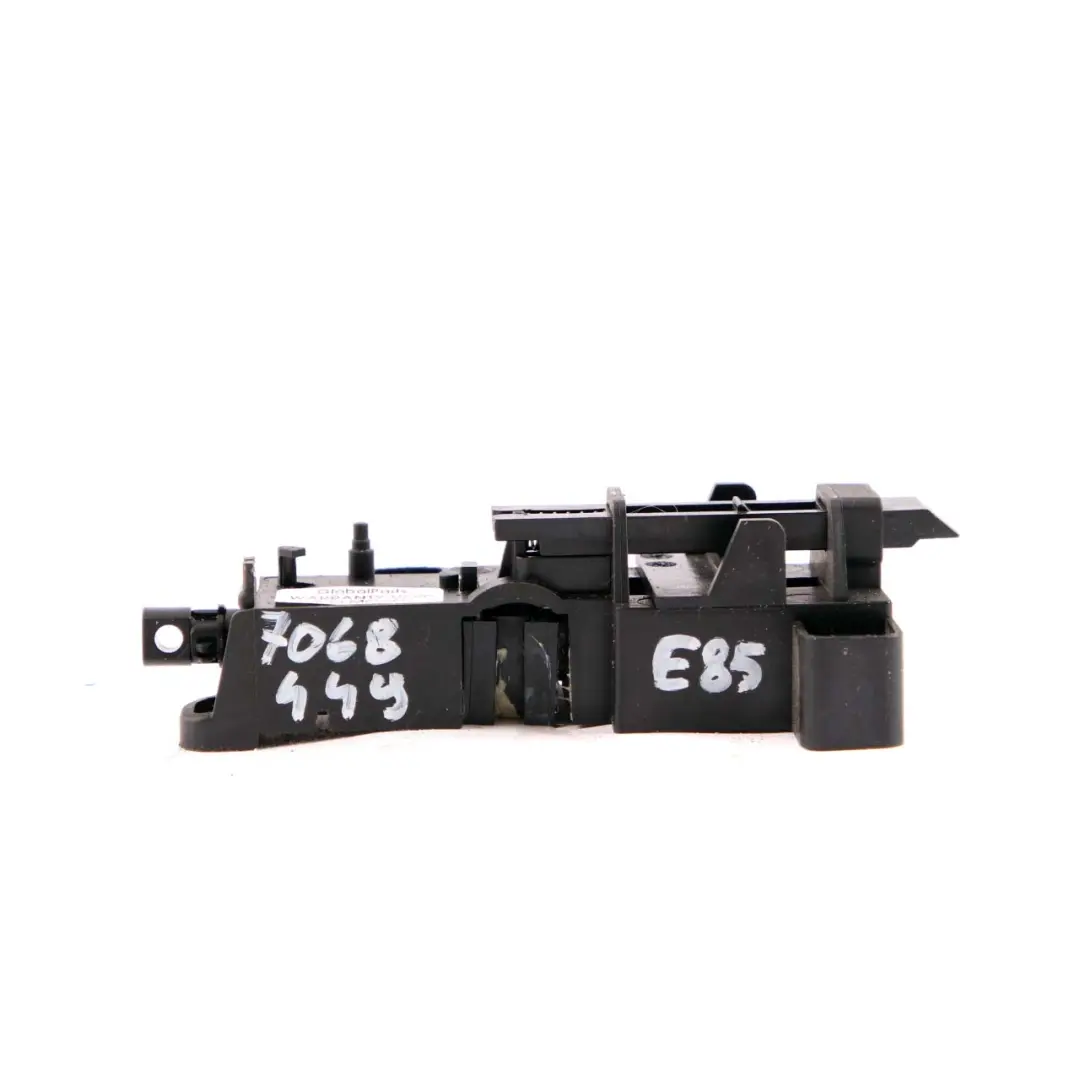 Verrouillage cabine arrière Accoudoir console centrale loquet pour BMW Z4 E85 E86 à propos du numéro de pièce 7068449 BMW Z4 E85 E86 Verrouillage cabine arrière Accoudoir console centrale loquet - SKU 7068449 - Numéro de pièce 7068449