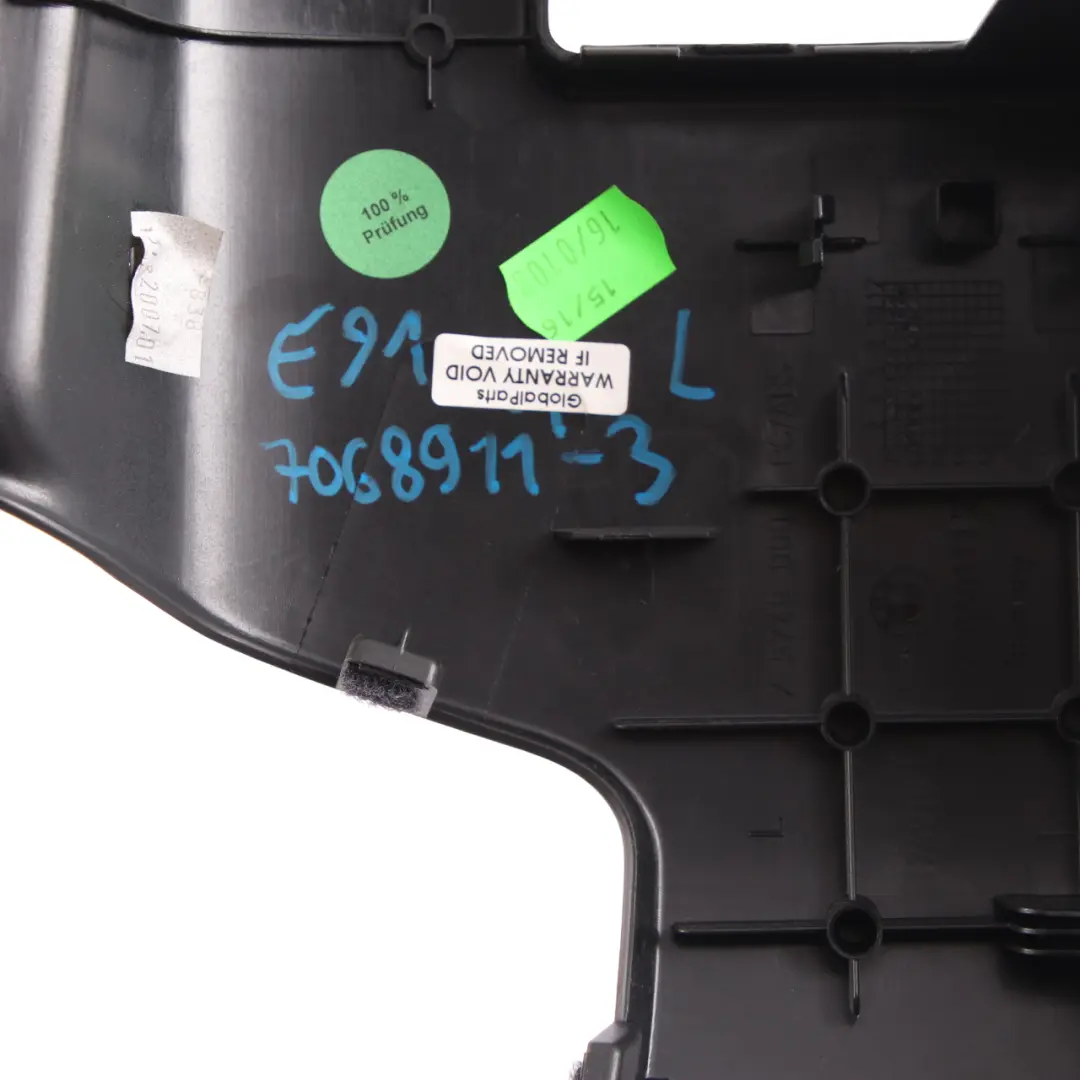 Cinturón Seguridad Cubierta Touring Trasera Izquierda Negro para BMW E91 con número de pieza 7068911 BMW E91 Cinturón Seguridad Cubierta Touring Trasera Izquierda Negro - SKU 7068911-3 - Número de pieza 7068911