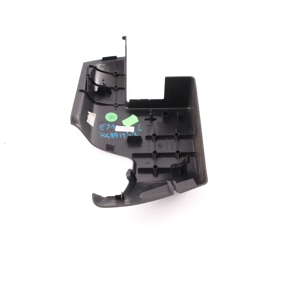 Cinturón Seguridad Cubierta Touring Trasera Izquierda Negro para BMW E91 con número de pieza 7068911 BMW E91 Cinturón Seguridad Cubierta Touring Trasera Izquierda Negro - SKU 7068911-3 - Número de pieza 7068911
