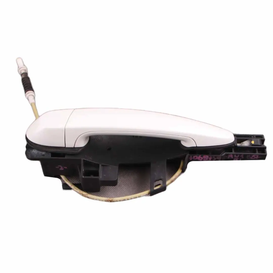 Poignée Porte Arrière Gauche Alpinweiss Alpine White - 300 pour BMW E87 à propos du numéro de pièce 7069759 BMW E87 Poignée Porte Arrière Gauche Alpinweiss Alpine White - 300 - SKU 7069759-AW1 - Numéro de pièce 7069759