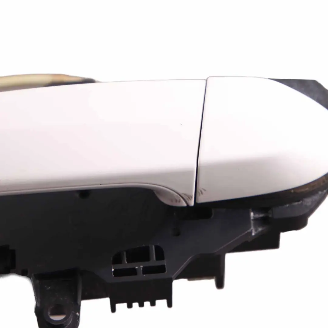 Poignée Porte Arrière Gauche Alpinweiss Alpine White - 300 pour BMW E87 à propos du numéro de pièce 7069759 BMW E87 Poignée Porte Arrière Gauche Alpinweiss Alpine White - 300 - SKU 7069759-AW1 - Numéro de pièce 7069759