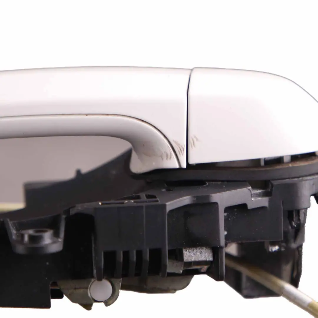 Poignée Porte Arrière Gauche Alpinweiss Alpine White - 300 pour BMW E87 à propos du numéro de pièce 7069759 BMW E87 Poignée Porte Arrière Gauche Alpinweiss Alpine White - 300 - SKU 7069759-AW1 - Numéro de pièce 7069759