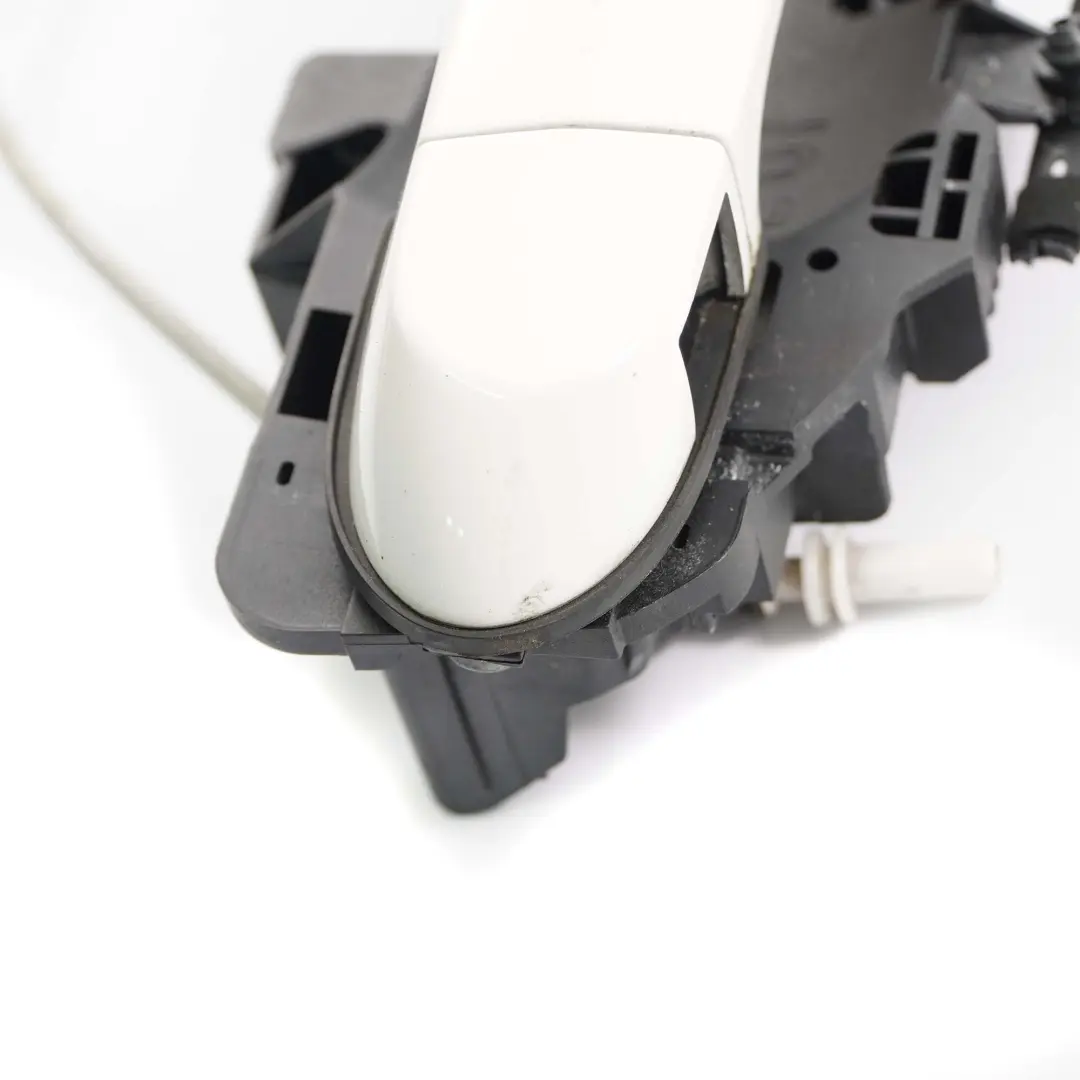 Poignée Porte Arrière Droite Alpinweiss Alpine White - 300 pour BMW E87 à propos du numéro de pièce 7069759 BMW E87 Poignée Porte Arrière Droite Alpinweiss Alpine White - 300 - SKU 7069759-AW2 - Numéro de pièce 7069759