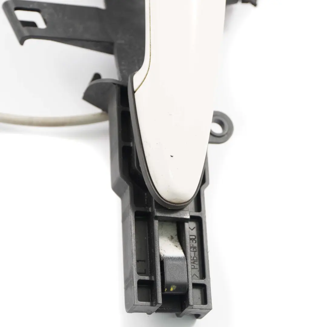 Asidero Puerta Trasera Izquierda Alpinweiss Blanco Alpino - 300 para BMW E87 con número de pieza 7069759 BMW E87 Asidero Puerta Trasera Izquierda Alpinweiss Blanco Alpino - 300 - SKU 7069759-AW3 - Número de pieza 7069759