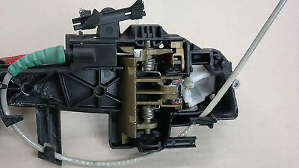 BMW E87 E87N LCI Poignee de maintien arriere gauche complete Japanrot Red - SKU 7069759-JR - Numéro de pièce 51210392545 51227069759