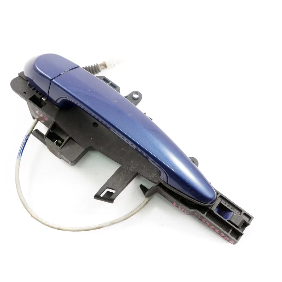 Klamka drzwi lewa lewy tył le mans blau do BMW E87 o numerze 7069759 BMW E87 Klamka drzwi lewa lewy tył le mans blau - SKU 7069759-LMB1 - Numer Części 7069759