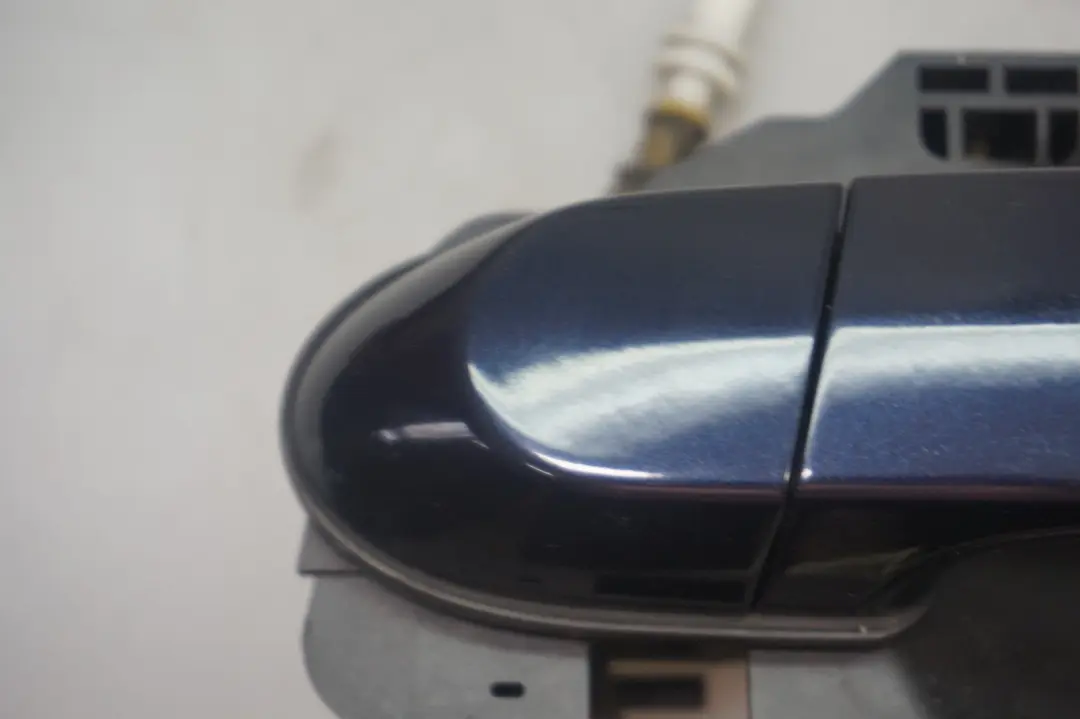 Complete Rear Left Door Grab Handle Monacoblau Blue A35 to BMW E87 with Part number 7069759 BMW E87 Complete Rear Left Door Grab Handle Monacoblau Blue A35 - SKU 7069759-MB - Part number 7069759