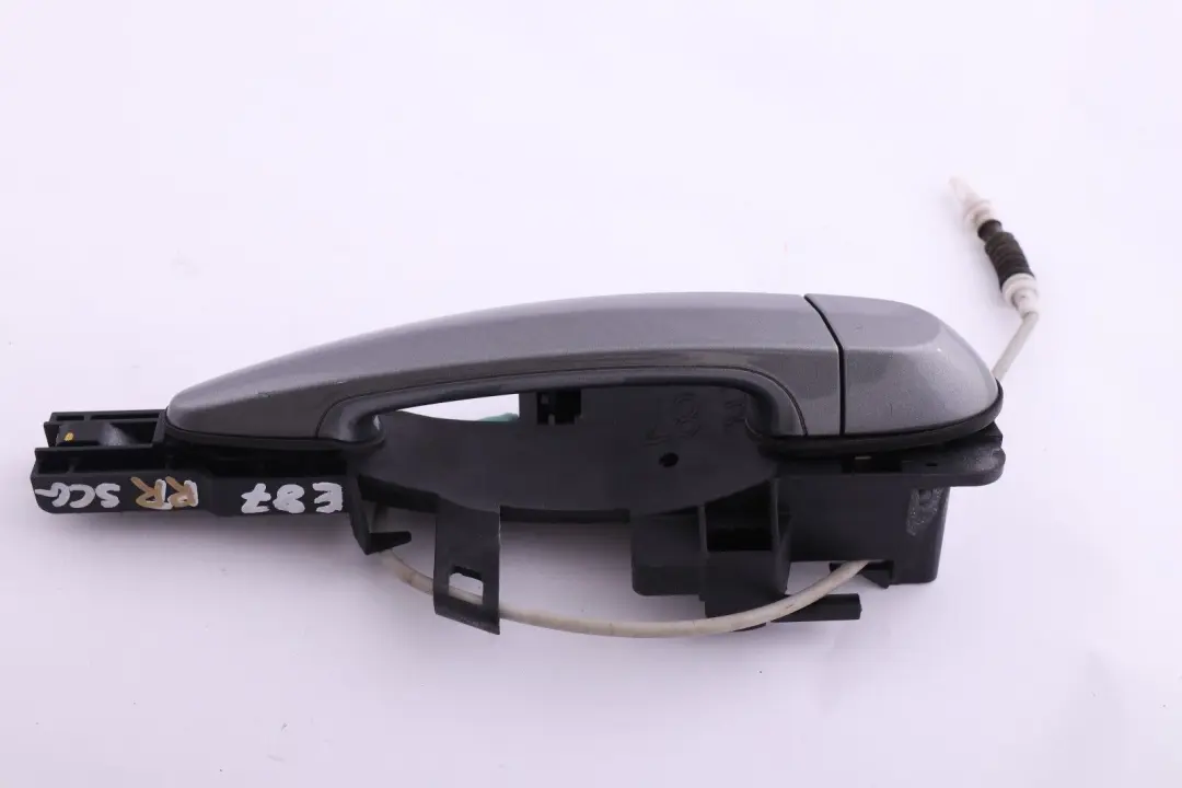 Asidero Completo Trasero Derecho Spacegrau Space Grau Gris para BMW E87 con número de pieza 7069759 BMW E87 Asidero Completo Trasero Derecho Spacegrau Space Grau Gris - SKU 7069759-SCG - Número de pieza 7069759