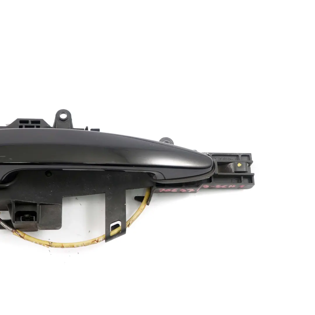 Asidero Trasero Izquierdo Completo Schwarz 2 Negro 668 para BMW E87 con número de pieza 7069759 BMW E87 Asidero Trasero Izquierdo Completo Schwarz 2 Negro 668 - SKU 7069759-SCH1 - Número de pieza 7069759