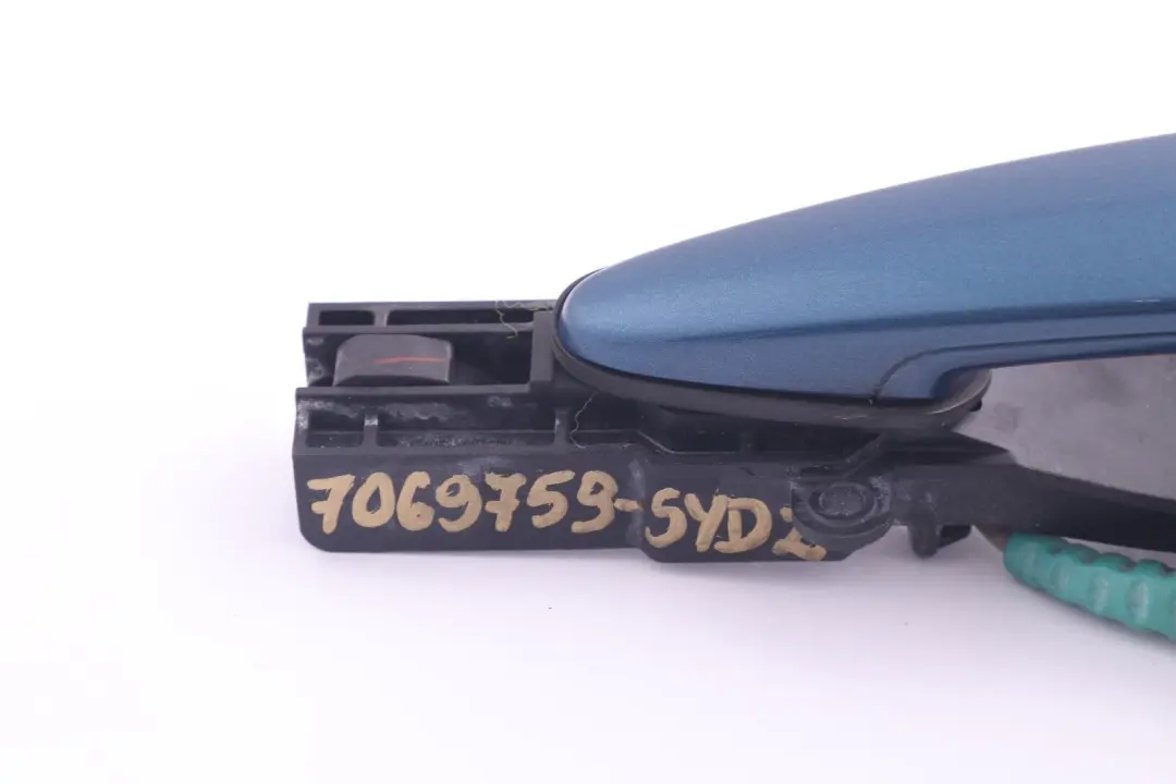 Maniglia Completa Posteriore Sinistra Sydneyblau Sydney Blue - A19 per BMW E87 con numero di parte 7069759 BMW E87 Maniglia Completa Posteriore Sinistra Sydneyblau Sydney Blue - A19 - SKU 7069759-SYD2 - Numero di parte 7069759